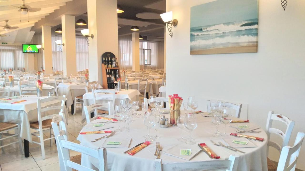 Hotelristorante Il Punto Marotta Exteriör bild